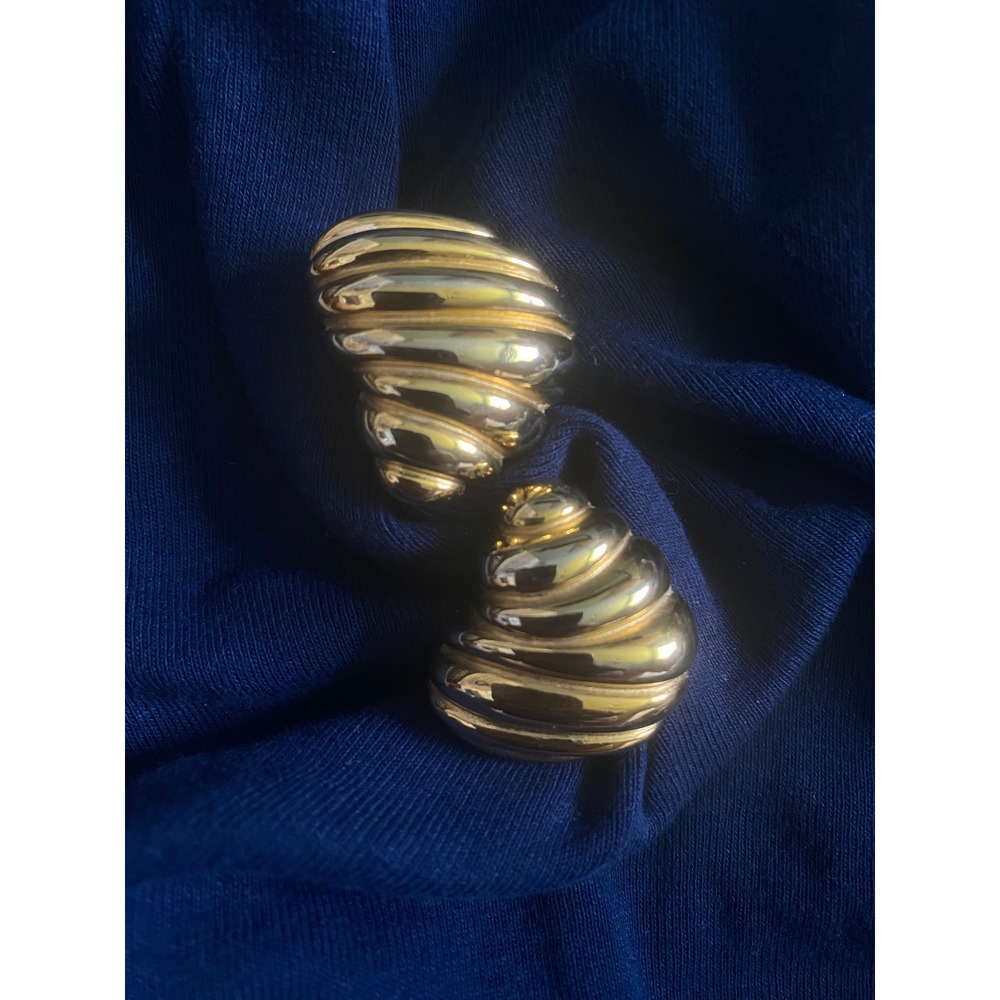 Vintage Givenchy Paris New York Gold Tone Ribbed Shell Clip On Earrings Signed